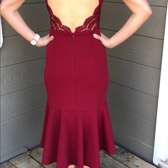 ✨Host Pick- Aakaa Burgundy Flutter Midi Dress - Picture 4 of 6